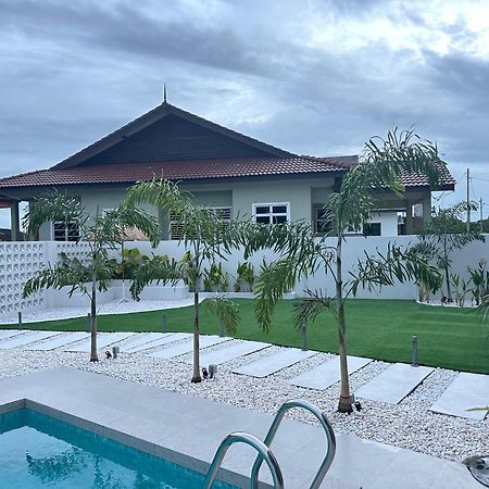 Home In Terengganu With Private Pool Kuala Terengganu Zewnętrze zdjęcie