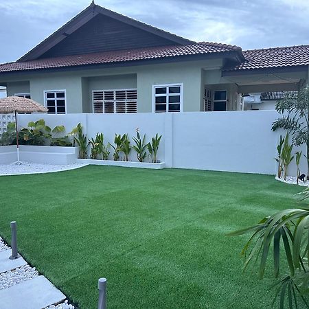 Home In Terengganu With Private Pool Kuala Terengganu Zewnętrze zdjęcie